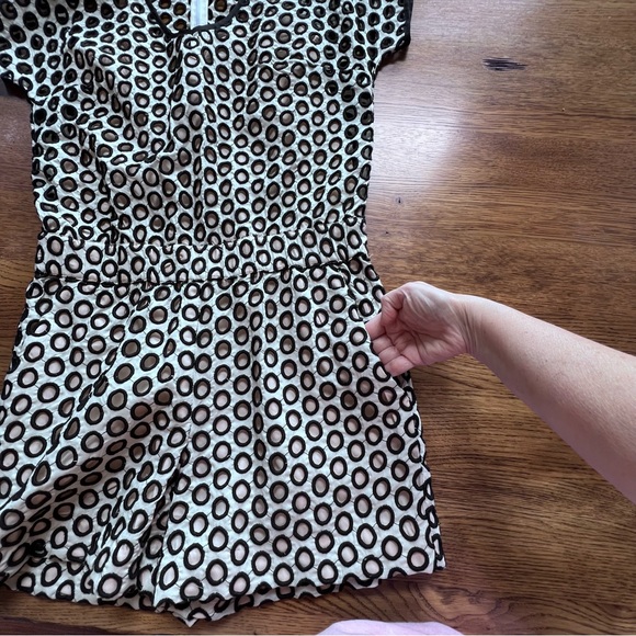 ⭐️ J. Crew Punch Out Eyelet Romper Lined Size 0 - Picture 10 of 15